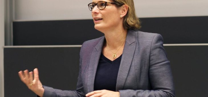 Lehren und Lernen mit digitalen Medien nimmt Fahrt auf – Bildungsministerin besucht das Projekt U.EDU an der Technischen Universität Kaiserslautern