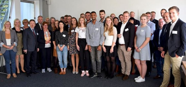 Hochschule Bremen begrüßt den zweiten Jahrgang im Dualen Studiengang Management im Handel