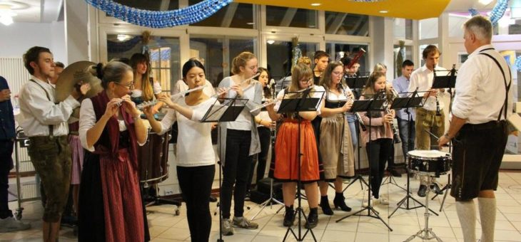 Bayerisches Orchester bringt Jugendherberge Husum zum Klingen