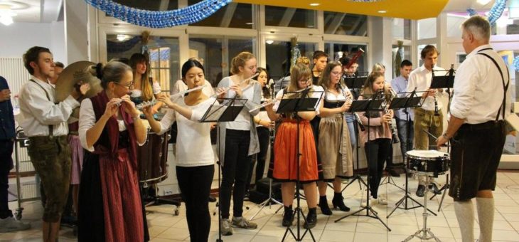 Bayerisches Orchester bringt Jugendherberge Husum zum Klingen