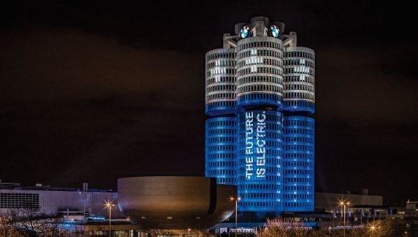 Versprochen, geliefert: BMW Group bringt wie angekündigt 100.000 elektrifizierte Automobile in 2017 auf die Straße
