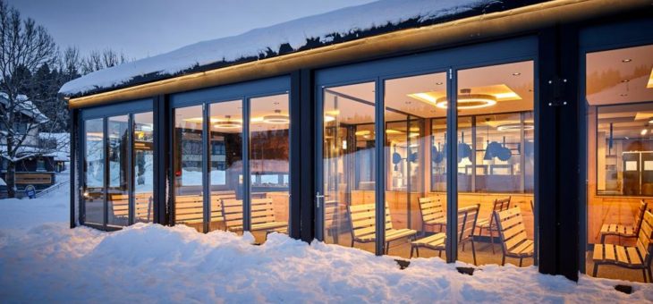 Rothaus Chalet auf dem Feldberg – gebaut mit den neuen Raum-Modulen von addhome