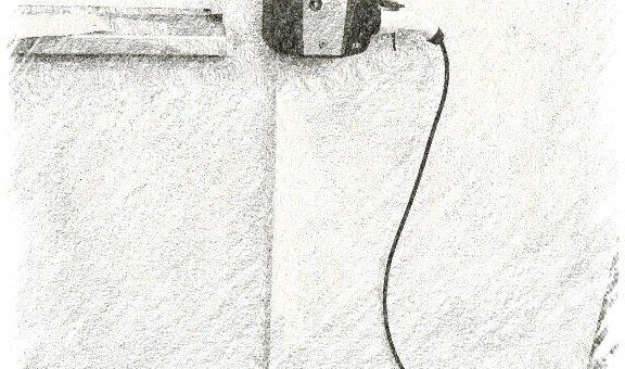 Elektroautos sicher laden mit einer Ladestation vor dem Haus