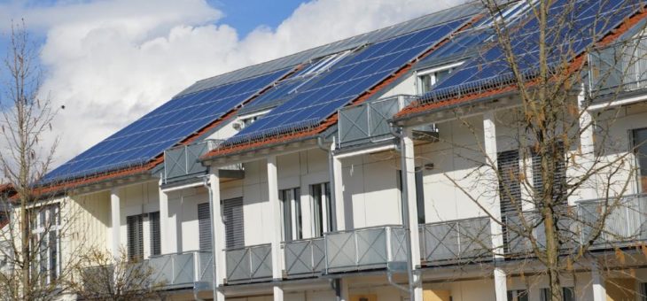 „Solaranlagen nur mit Dach-Fachleuten planen und montieren“