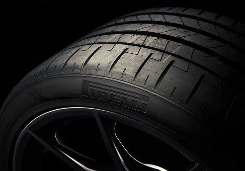 Pirelli P Zero und McLaren Senna: eine gemeinsame Reise von der Strecke zur Strasse