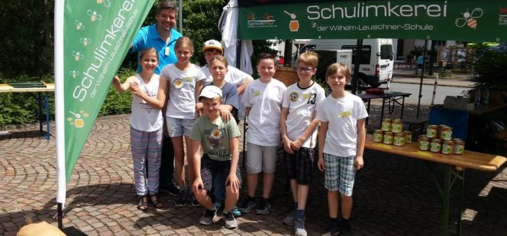 SMC Deutschland unterstützt Schulunterricht für kranke Kinder und Bienenprojekt von jungen Imkern