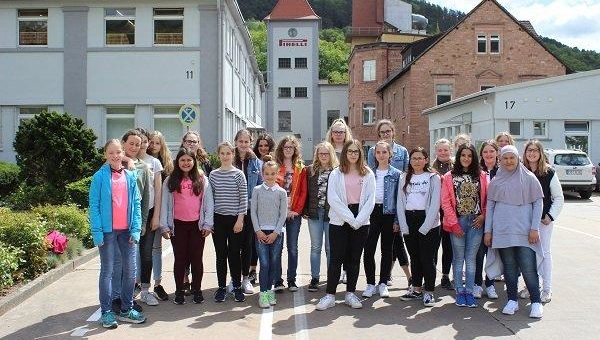 Girls’Day 2018: 25 Schülerinnen erhalten bei Pirelli spannende Einblicke in technische Berufe