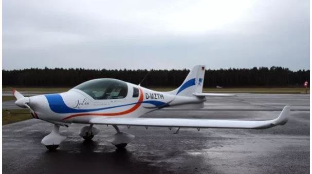 TH Wildau mit Forschungsflugzeug und Messdrohnen auf der Luftfahrtmesse AERO in Friedrichshafen