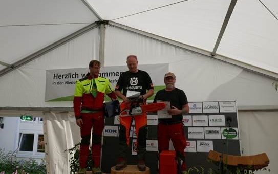 Martin Franz aus Göttingen gewinnt die Niedersächsische Waldarbeitsmeisterschaft