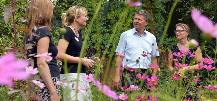 Streuobstwiesen und Indianercamps mitten in der Stadt: Senator Lohse besucht neun Umweltbildungsorte im Land Bremen