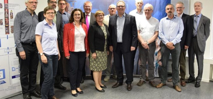 Hochschule Bremen: Seit 25 Jahren eine starke Partnerin für Luft- und Raumfahrt – Staatsrat Ekkehart Siering besucht die HSB