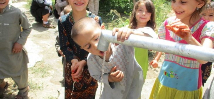 Kirchen-Kicker aus 13 Nationen stiften den 150. Brunnen für Afghanistan