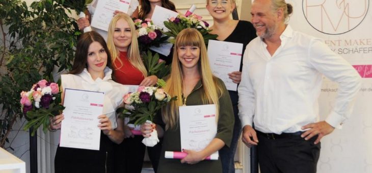 Sechs Prädikats-Examen: Kosmetikschule Schäfer verabschiedet die jahrgangsbesten staatlich geprüften Kosmetikerinnen
