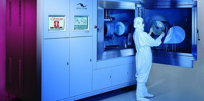 Edmund Optics® stärkt Kompetenz in der optischen Präzisionsbeschichtung mit Ionenstrahlsputtering-System von Veeco