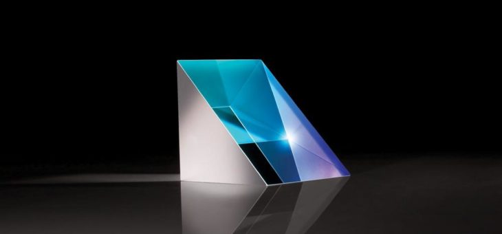 TECHSPEC® Rechtwinklige λ/20 Prismen aus UV Quarzglas speziell für hochpräzise Laseranwendungen