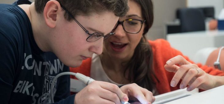 Schüler der Salzburg International School (SALIS) erleben Technik bei W&H