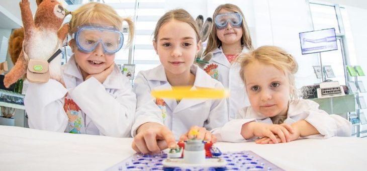 Kinder entdecken spielend die Hightechwelt