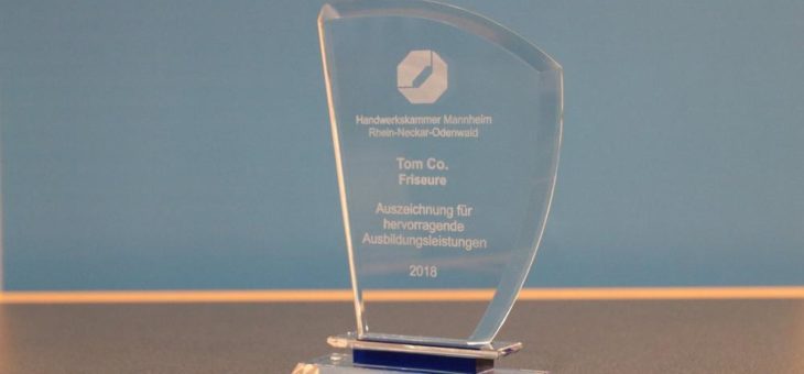 Tom Co. Friseure aus Mannheim erhält Ausbildungs-Stele