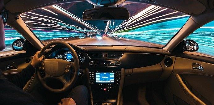 Funktion trifft Ästhetik im Automobilen Cockpit