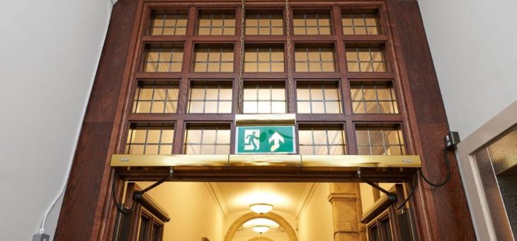 Stadtpalast im neuen „Türglanz“: Das Rathaus von Wakefield – Moderner Türkomfort und Sicherheit von GEZE in viktorianischer Ästhetik