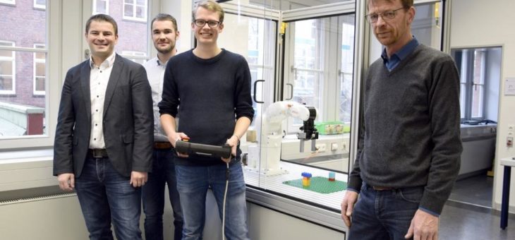 Industrieroboter-Hersteller DENSO übergibt Roboter an Hochschule Bremen