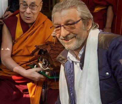 Hilfe für Zahnklinik mündet in Audienz beim Dalai Lama