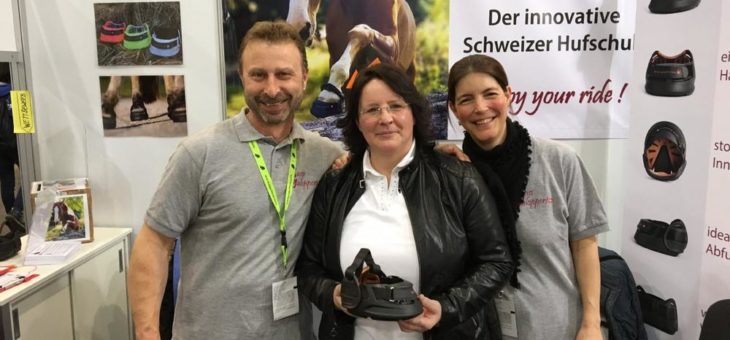 GG-Reitsportartikel fest im Schweizer Sattel