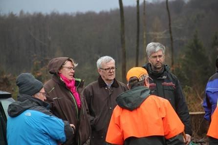 Forstministerin Otte-Kinast macht sich ein Bild von der Lage in Niedersachsens Wäldern