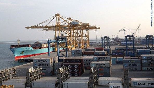 Ferngesteuerter Containerhafen in Indien
