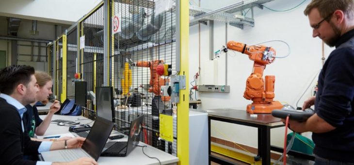 Fernstudierende der Hochschule Darmstadt entwickeln Smart-Lösungen für mehr Barrierefreiheit