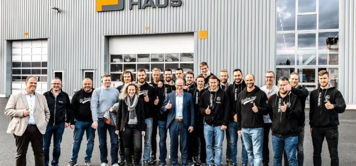 Handballstars erleben Handwerk live
