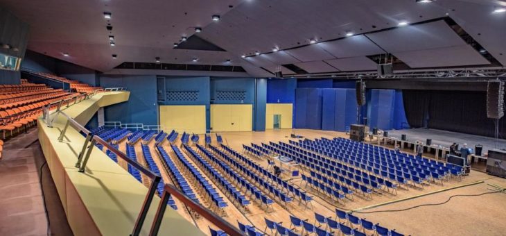 Stadthalle Wilhelmshaven setzt auf VIO L210 von dBTechnologies für flexiblen Bühneneinsatz