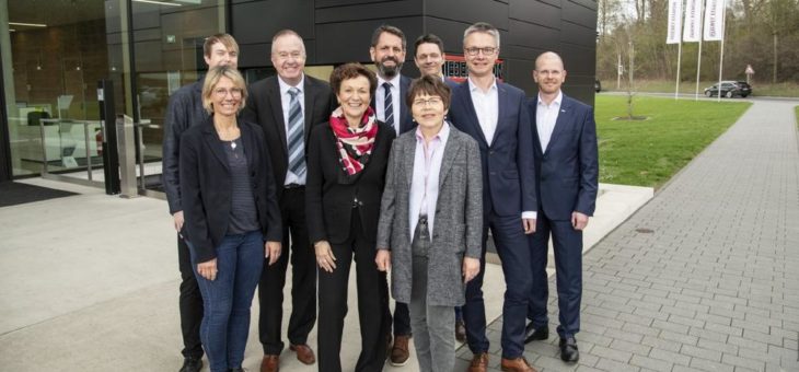 Landesumweltminister Olaf Lies zu Besuch bei Stiebel Eltron