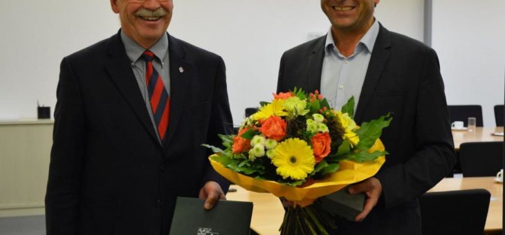 Auszeichnung für „Professor Ethik“: Prof. Dr. med. Sebastian Harder erhält die Ehrenplakette der Landesärztekammer Hessen