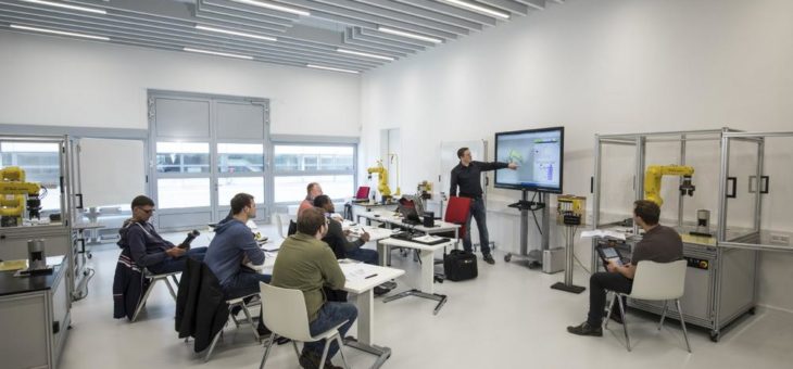 Drei Jahre Zusammenarbeit für optimale technische Qualifikation: SMC Deutschland und FANUC Akademie kooperieren