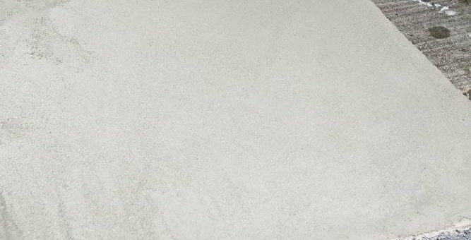 Neuer Feinspachtel zur Reparatur von Estrich- und Betonböden