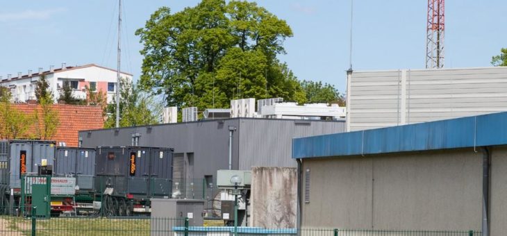 WEMAG-Batteriespeicher baut dank intelligenter Software mit Gasturbinenkraftwerk Stromnetz nach Totalausfall wieder auf