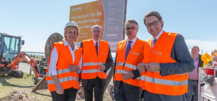 Spatenstich für Breitbandausbau am Leuchtturm