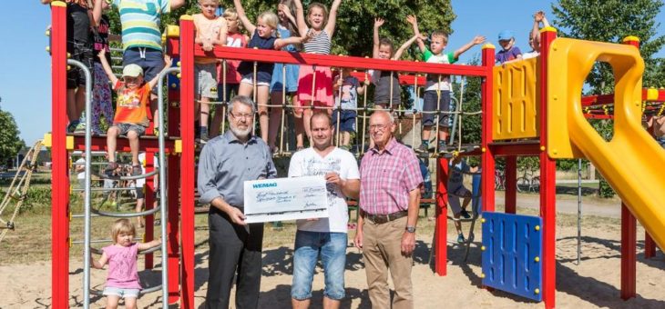 WEMAG unterstützt Wiederaufbau des Kinderspielplatzes in Suckow
