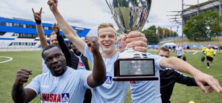 Tore, Teamgeist, Fußballfieber: WISKA pfeift an zum ersten Business Cup