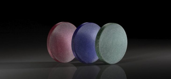 Edmund Optics® erweitert sein Portfolio mit neuen Produkten – Farbglas-Diffusoren und TECHSPEC® Ultrakurzpulsspiegel mit geringer GDD