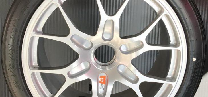 Neue maßgeschneiderte Pirelli Reifen für den jüngsten Ferrari 488 Challenge Evo