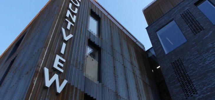 Neues Gebäude der Mountview Academy of Theatre Arts London mit Fassadenverkleidung von MN Metall