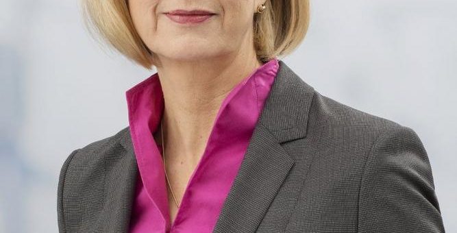 Mit Dr. med. Susanne Johna erste Frau an der Spitze des Marburger Bundes