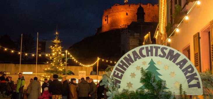 Weihnachtsmarkt unter der Burg