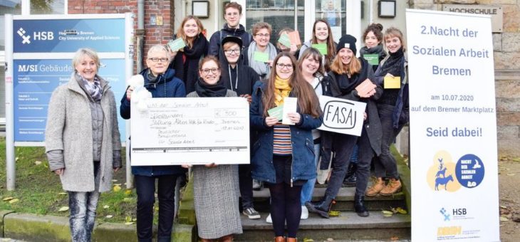Studierende der Sozialen Arbeit übergeben Spende an die Stiftung „Aktion Hilfe für Kinder“