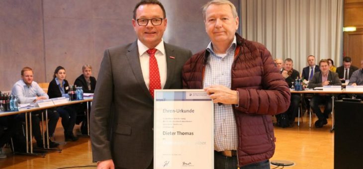 Silberne Ehrennadel der Handwerkskammer für Dieter Thomas