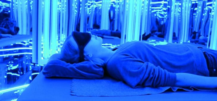 Neues Naturheilverfahren: Blaues Licht als Schlüssel für mehr Gesundheit
