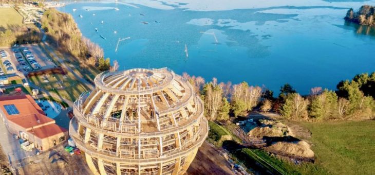 Neue Touristenattraktion in Ostbayern: Besucherpremiere für die größte „Erlebnisholzkugel“ der Welt