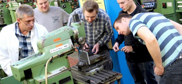 Nach einem Studienabbruch auf die „Karriere-Überholspur“: Start für bayerische Pilot-Initiative am 20. August